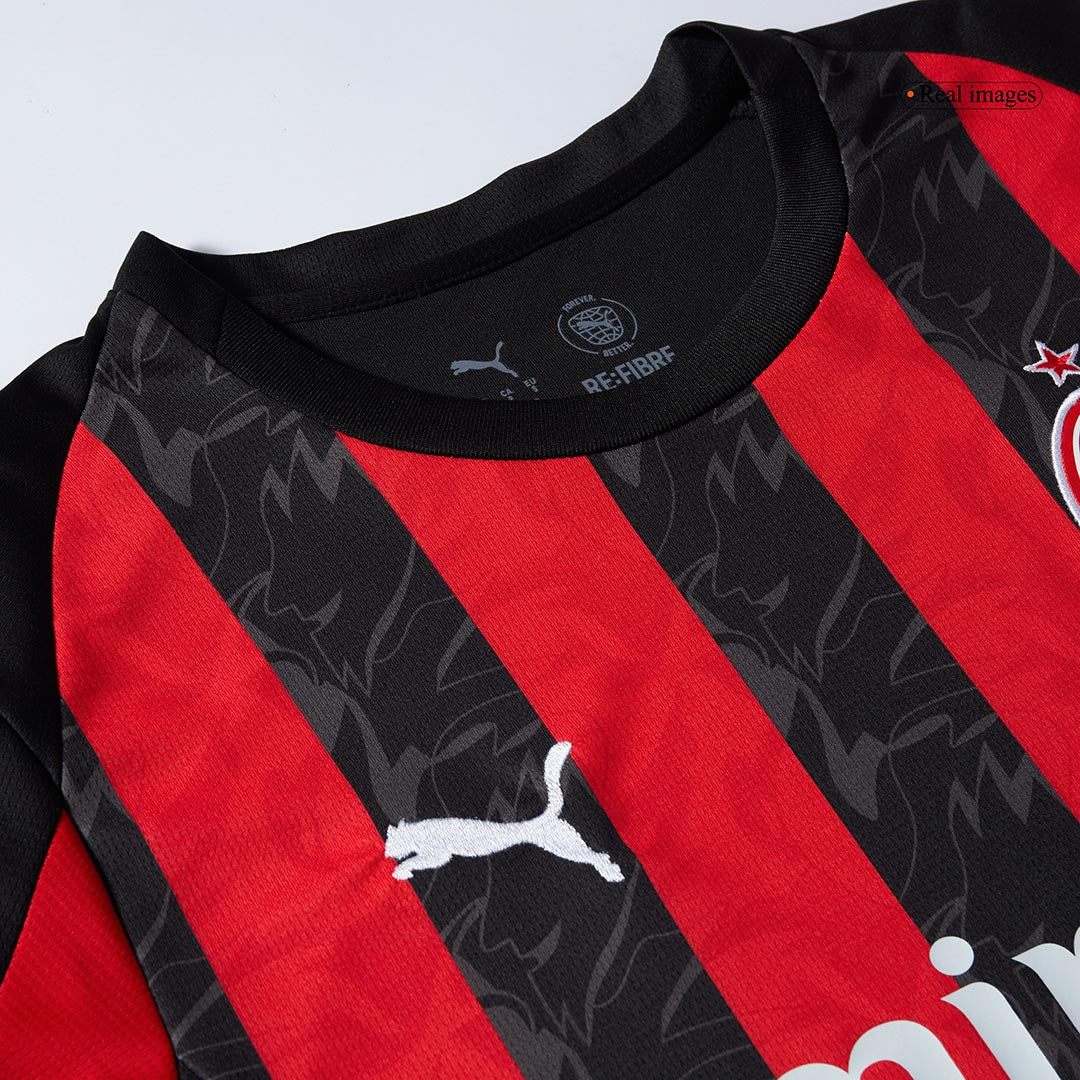 Kit de camiseta de fútbol local del AC Milan (camiseta, pantalones cortos y calcetines) 2025/26