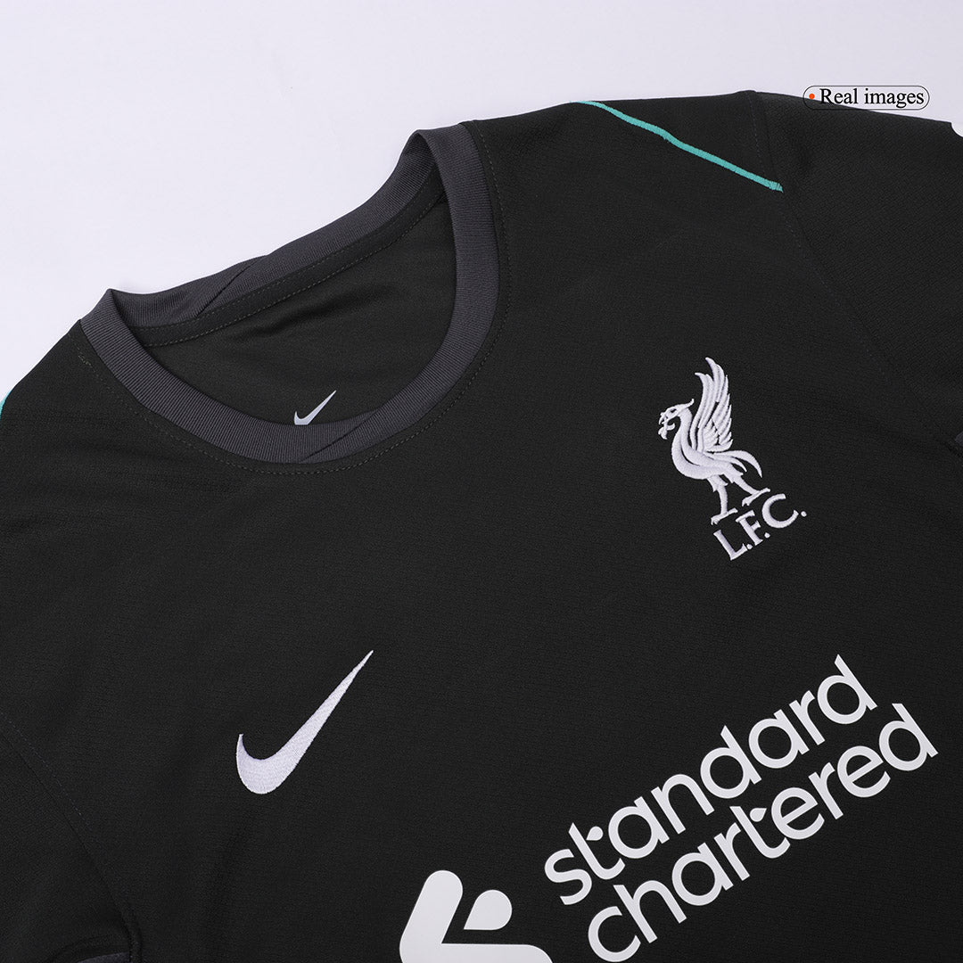 Kit de visitante del Liverpool (camiseta y pantalones cortos)