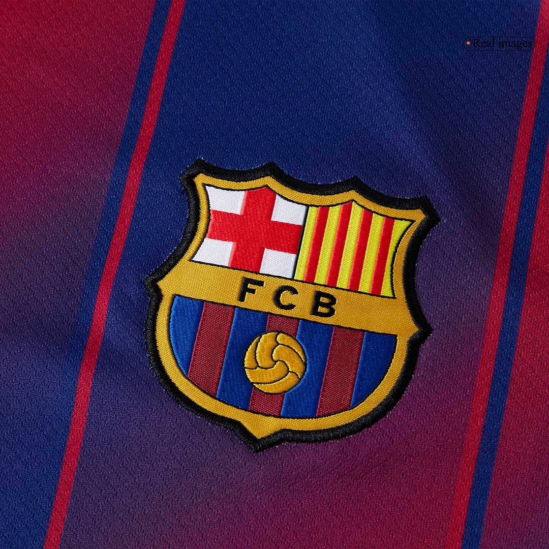 Kit de fútbol local del Barcelona (Kit, pantalón corto y medias) 2025/26, rojo y azul