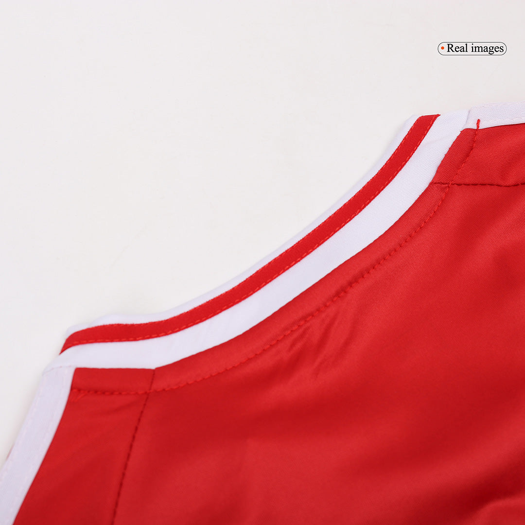 Kit de fútbol local del Manchester United para niños (Kit, pantalón corto y calcetines) 2024/25