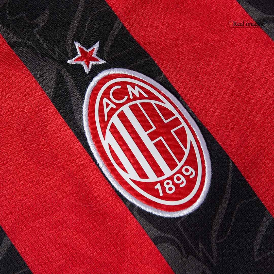 Kit de fútbol local del AC Milan (Kit y pantalón corto) 2025/26, rojo y negro