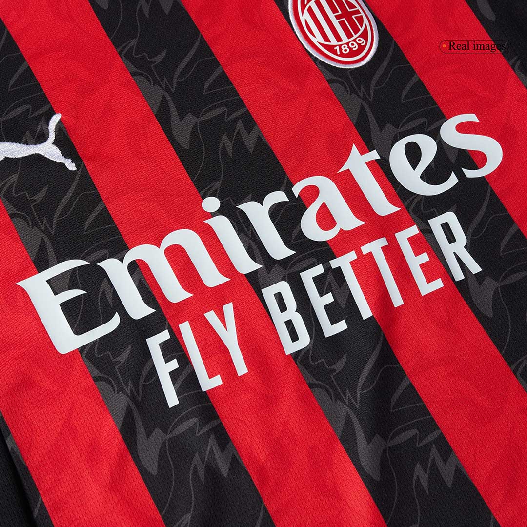 Kit de fútbol local del AC Milan (Kit y pantalón corto) 2025/26, rojo y negro