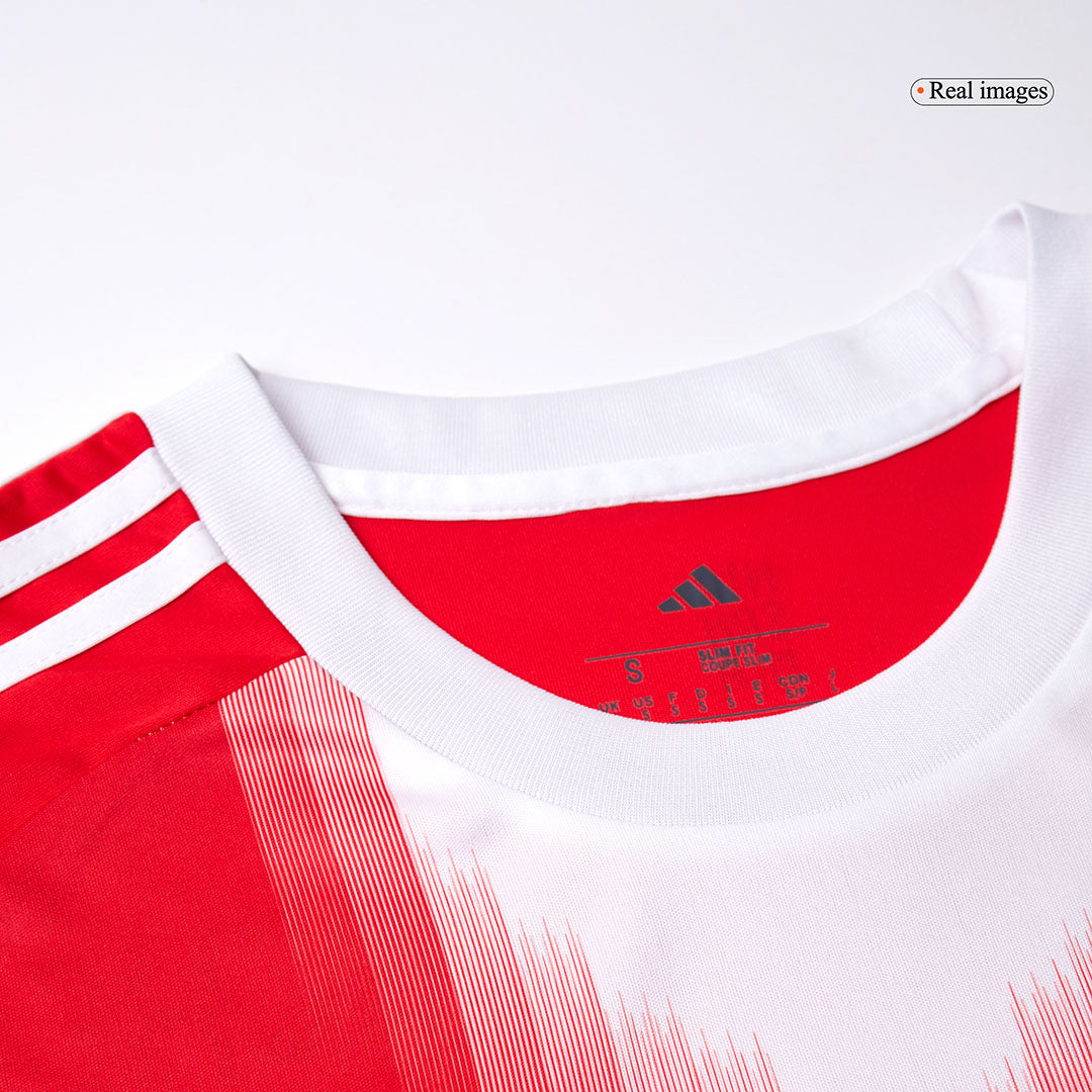 Kit de fútbol local del Bayern Múnich (Kit, pantalón corto y medias) 2025/26, color rojo
