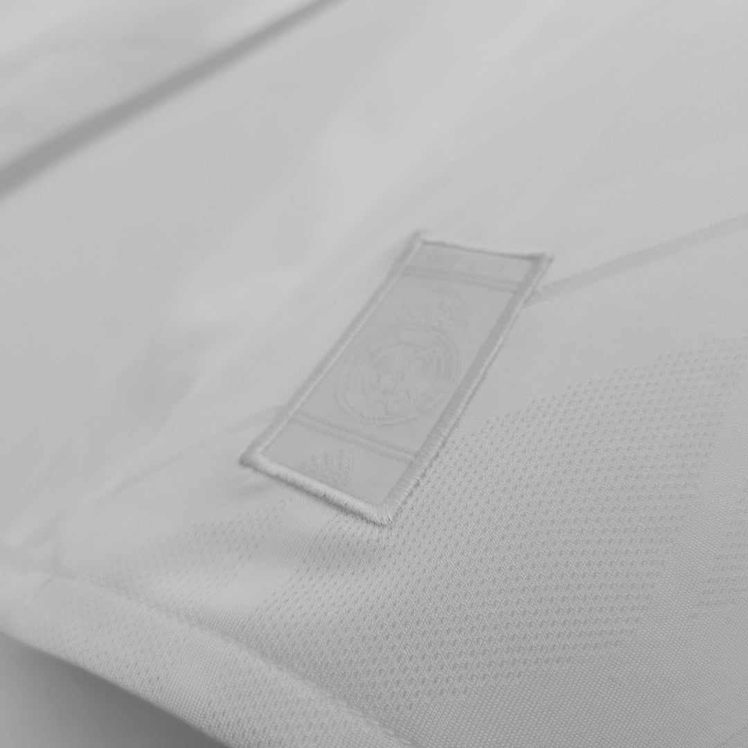 Camiseta de fútbol vintage de local ModriĆ #10 del Real Madrid 2017/18, manga larga