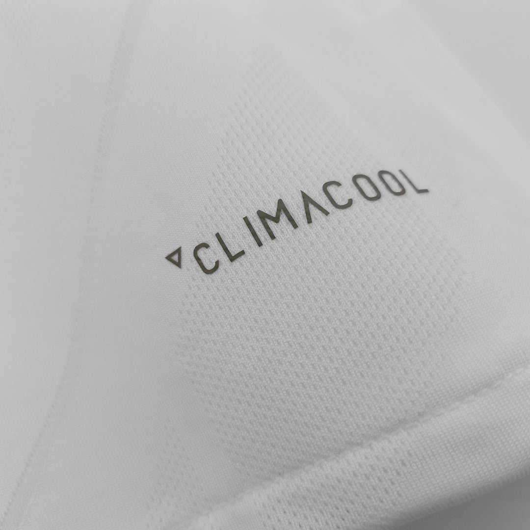 Camiseta de fútbol vintage de local ModriĆ #10 del Real Madrid 2017/18, manga larga