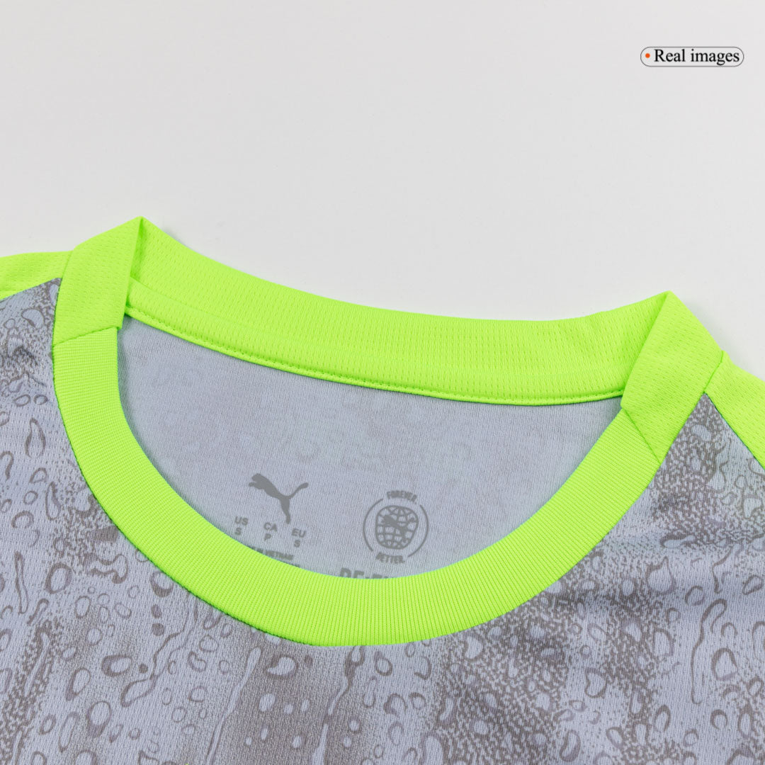 Kit de fútbol visitante del Manchester City (camiseta, pantalón corto y medias) 2025/26