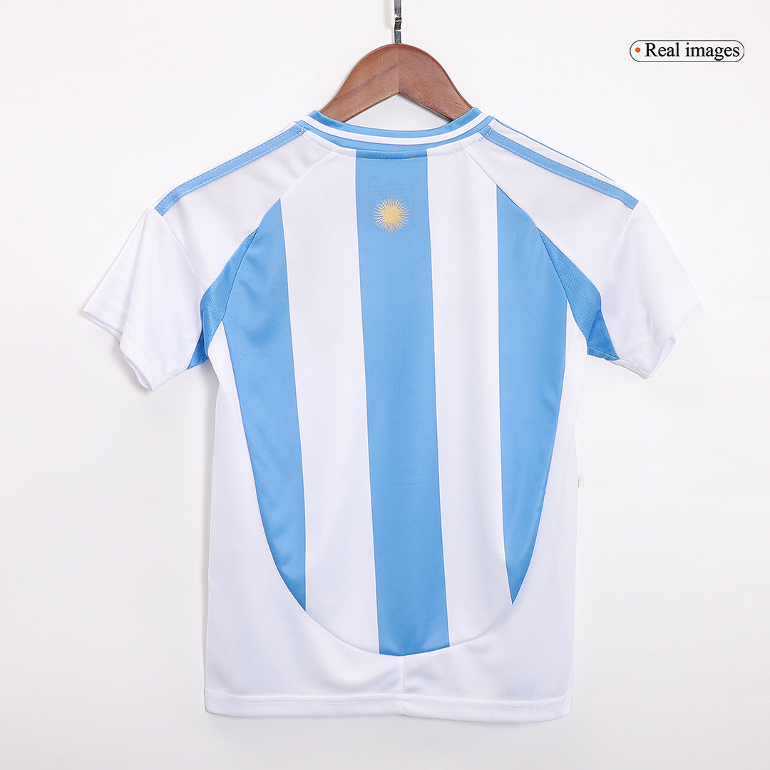 Kit de camiseta de fútbol local de Argentina para niños (camiseta, pantalón corto y medias) 2024