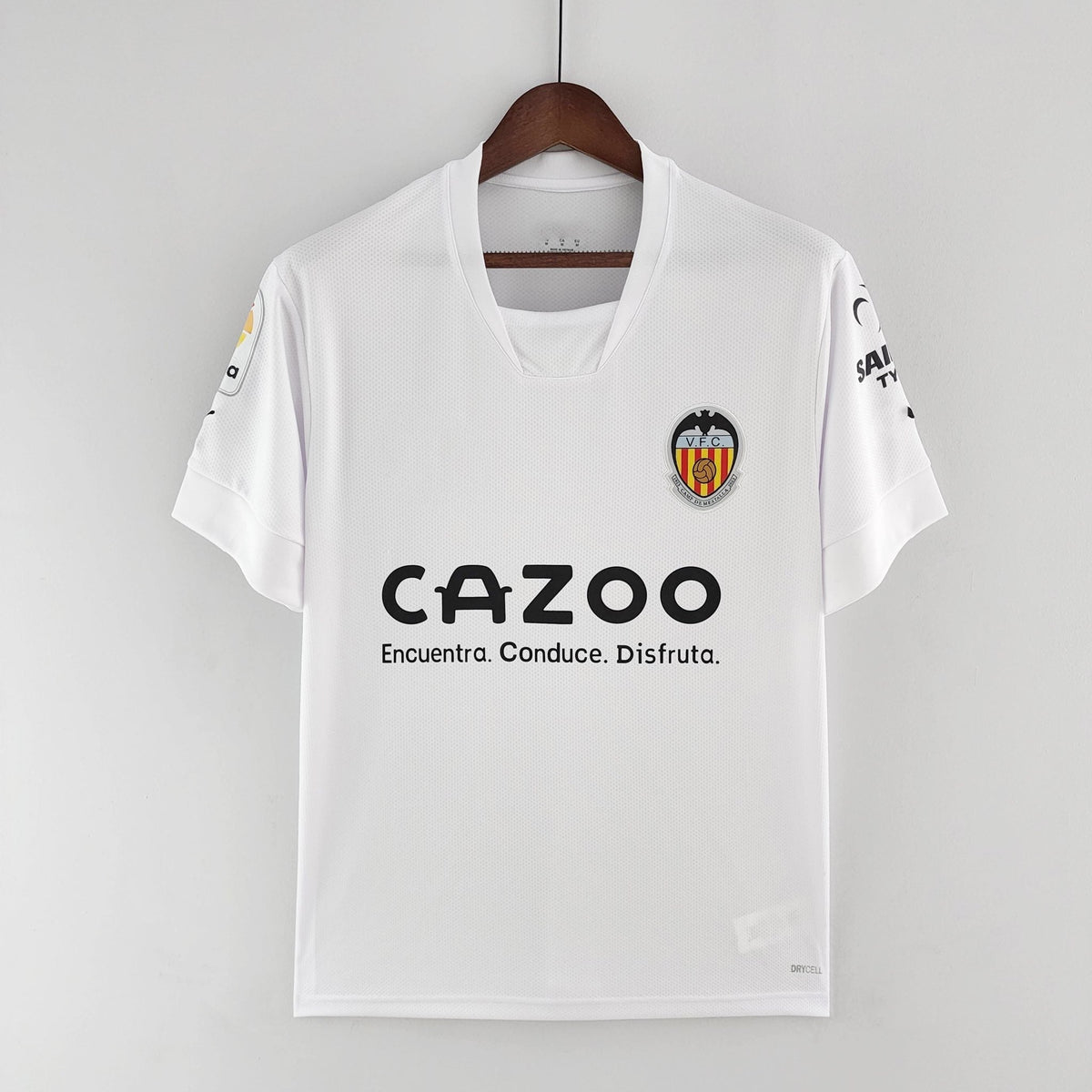 Equipación local del Valencia 2022/23