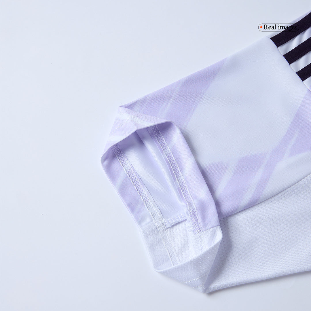 Kit de visitante del Manchester United (camiseta, pantalón corto y medias) 2025/26