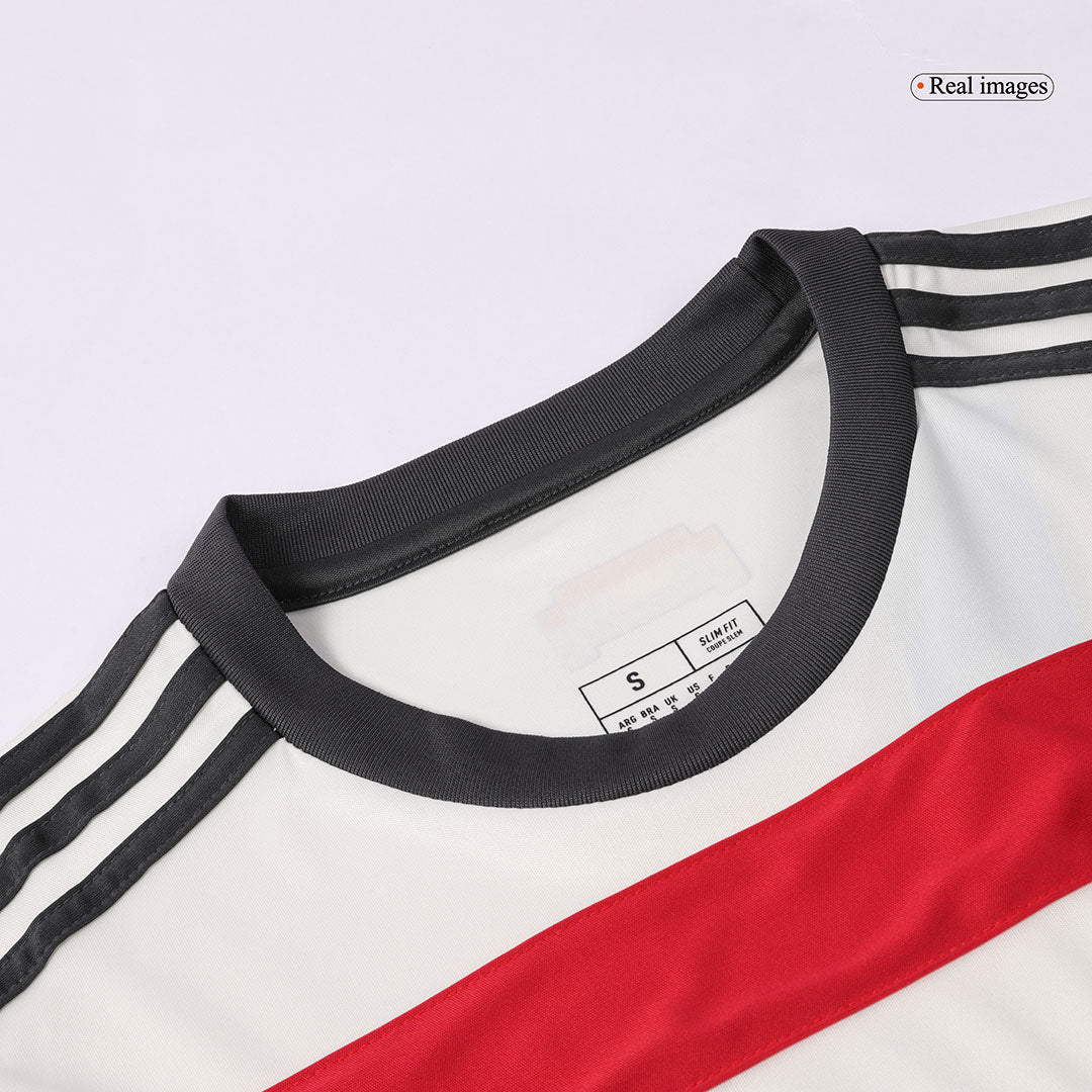Kit de fútbol de visitante del Manchester United (camiseta, pantalón corto y calcetines)