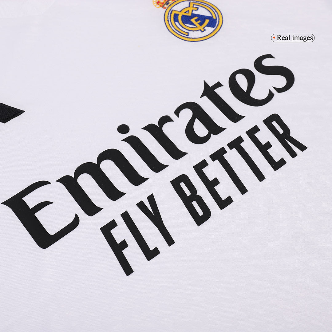 Kit de camiseta de fútbol local del Real Madrid