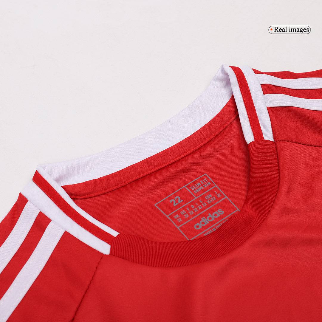 Kit de fútbol local del Manchester United para niño (Kit y pantalón corto) 2024/25
