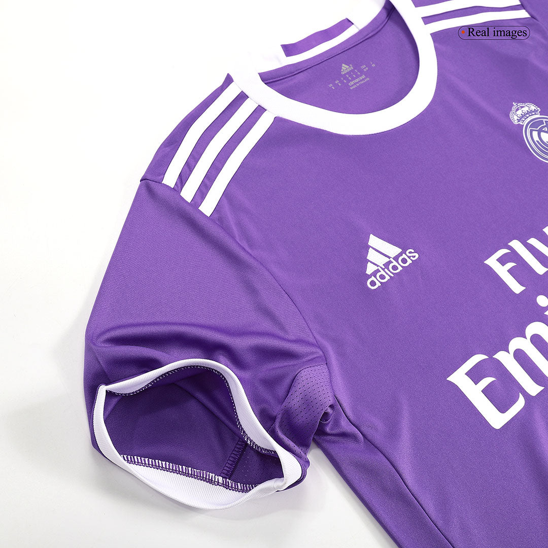 Camiseta de fútbol vintage del Real Madrid SERGIO RAMOS #4 Visitante 2016/17