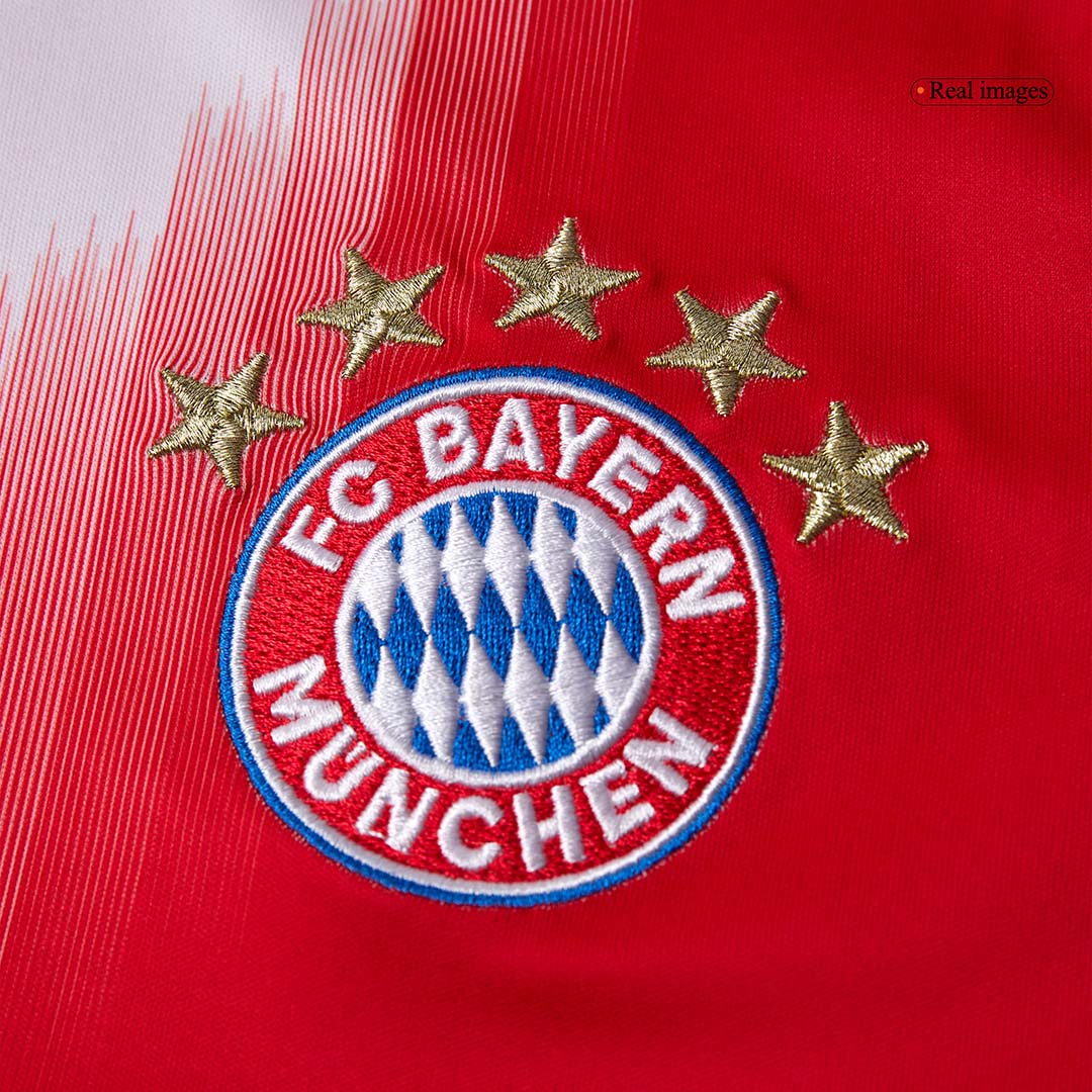 Kit de fútbol local del Bayern Múnich (Kit, pantalón corto y medias) 2025/26, color rojo